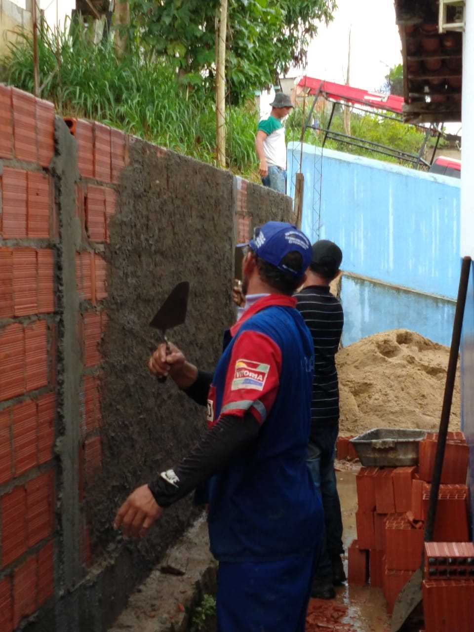 Escola Evany Galvão ganha muro e rampa de acessibilidade 
